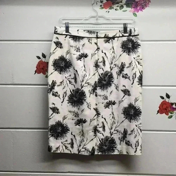 Women’s skirt size 6 Halogen - Picture 2 of 5